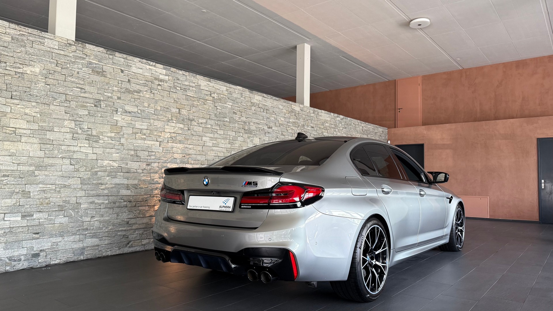 BMW M5 xDrive Competition-showroom-element-2