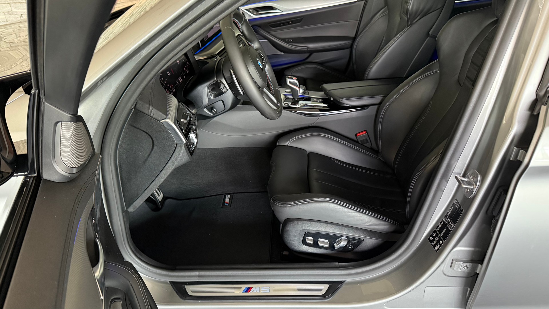 BMW M5 xDrive Competition-image-14
