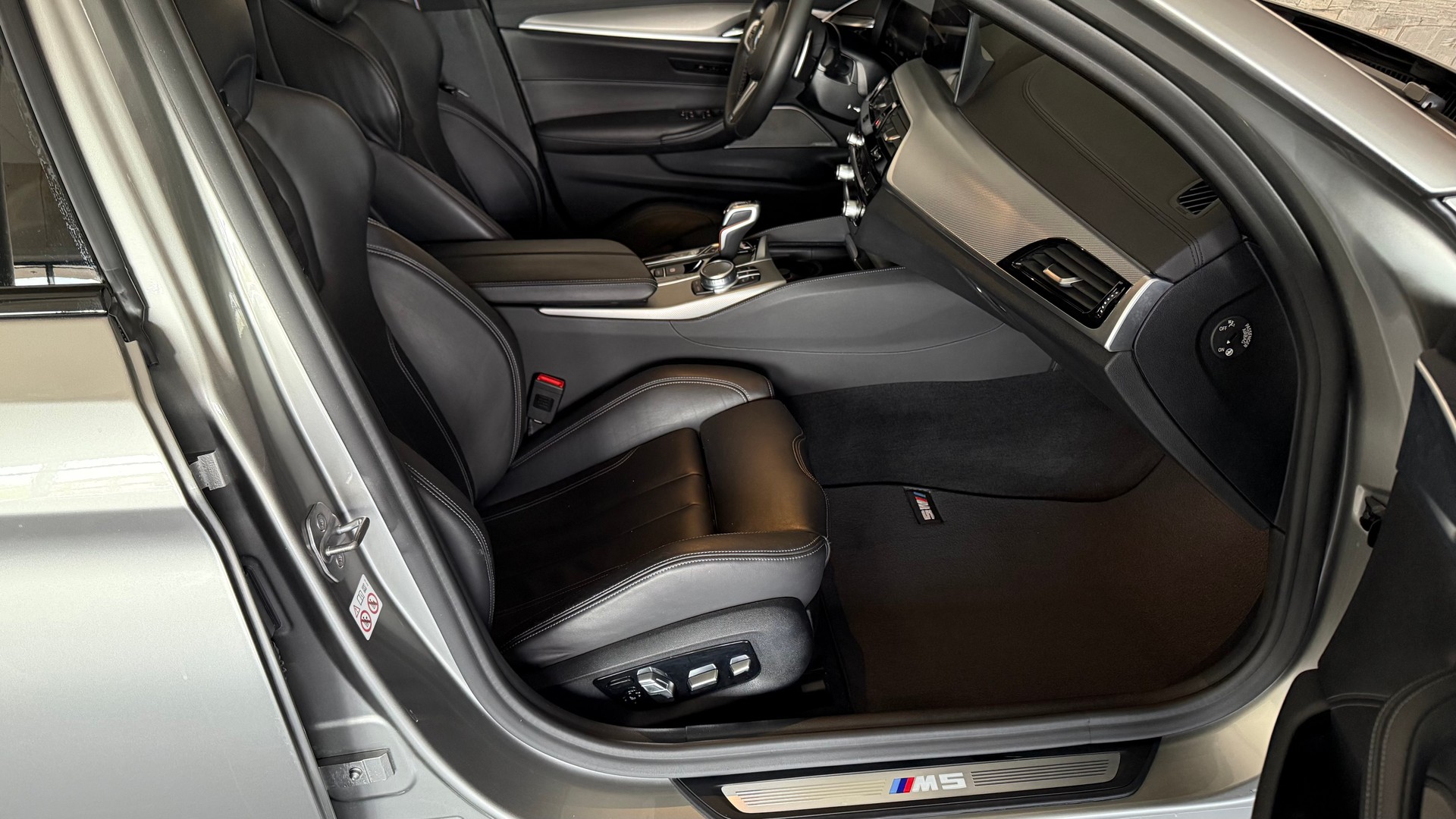 BMW M5 xDrive Competition-image-18