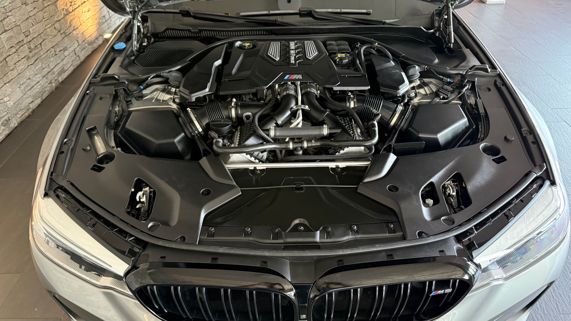 BMW M5 xDrive Competition-image-25