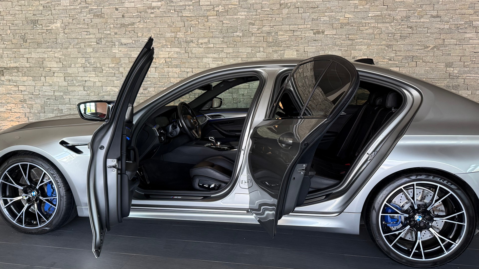 BMW M5 xDrive Competition-image-13