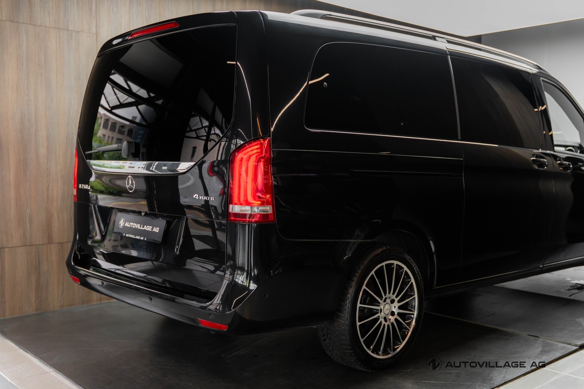 MERCEDES-BENZ V 250 d VIP extralang 4Matic 7G-Tronic-image-25