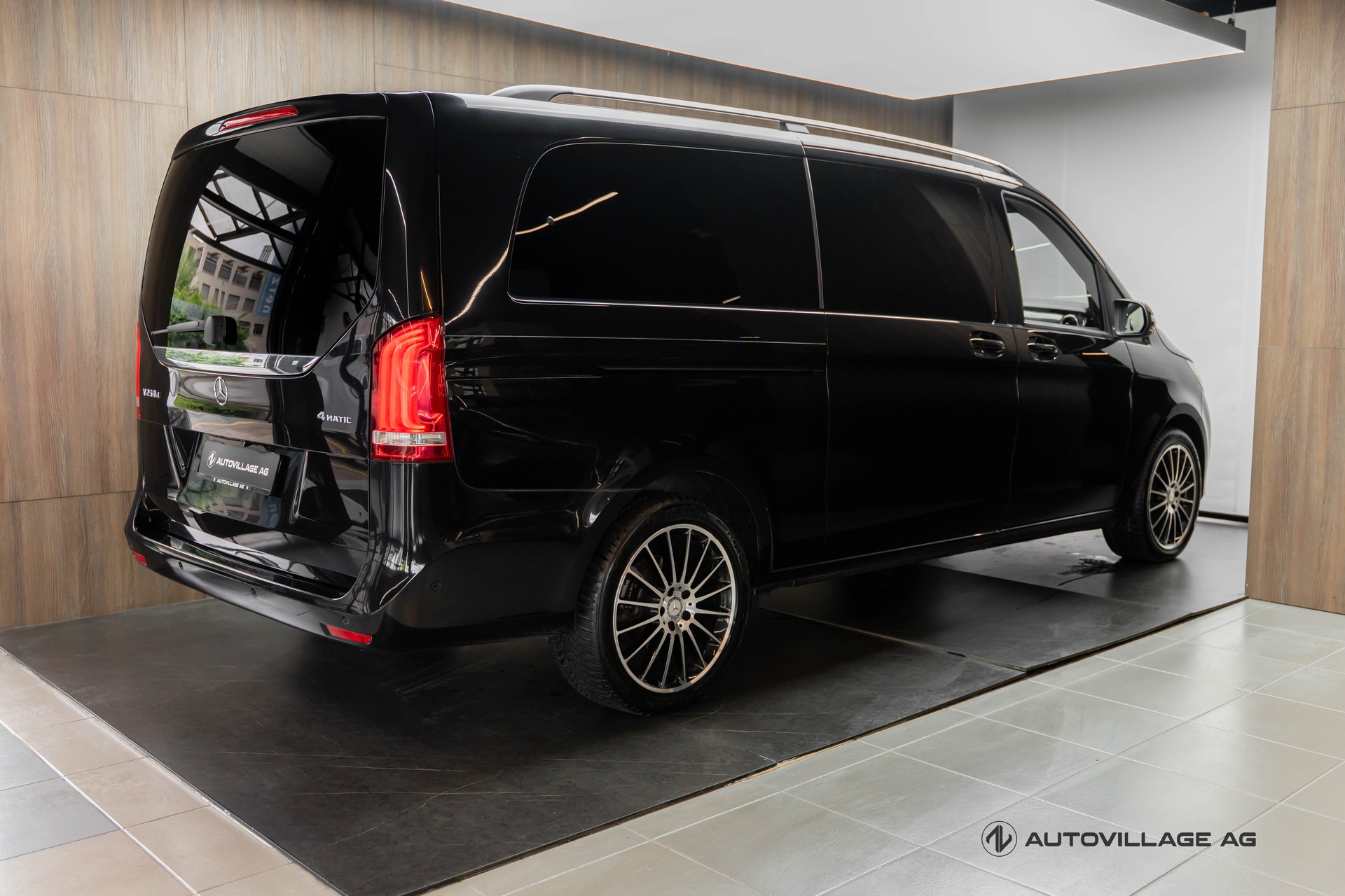 MERCEDES-BENZ V 250 d VIP extralang 4Matic 7G-Tronic-showroom-element-1