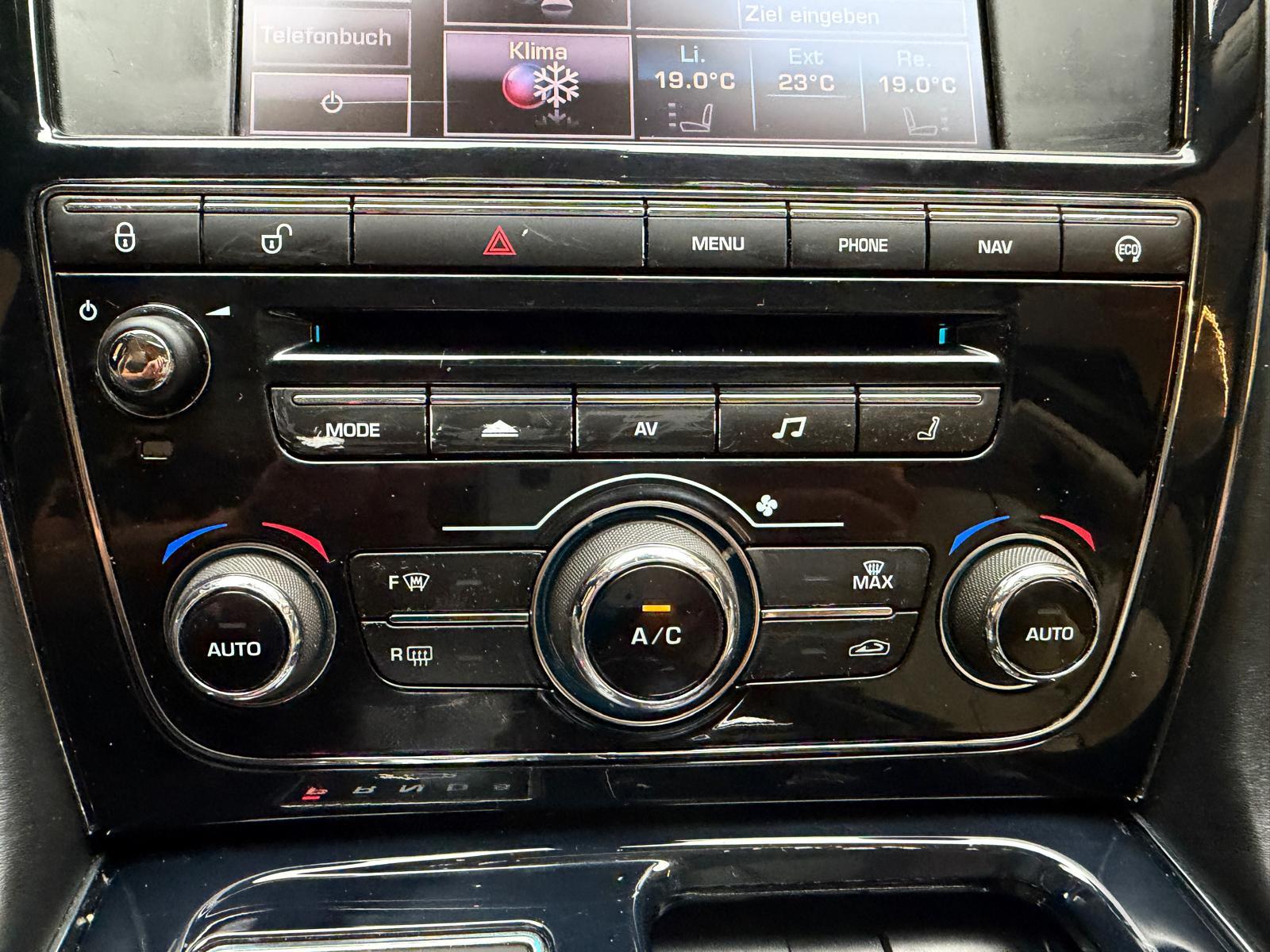 JAGUAR XJ 3.0 V6 S/C Premium Luxury AWD-image-22