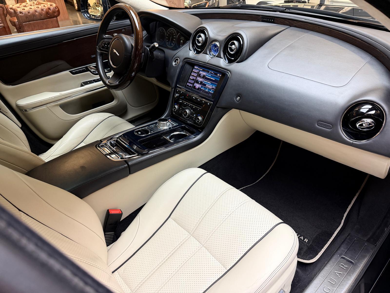 JAGUAR XJ 3.0 V6 S/C Premium Luxury AWD-image-14