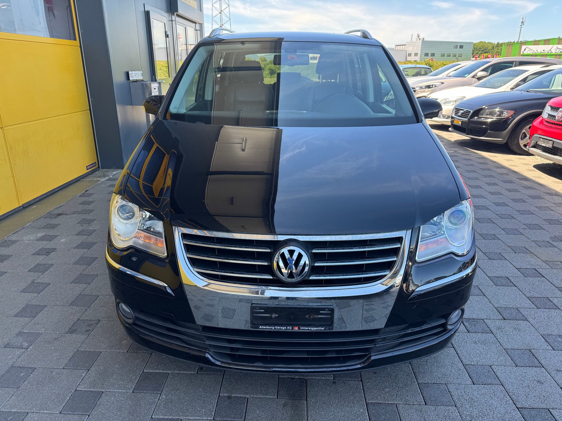 VW Touran 2.0 EcoFuel Highline-image-1