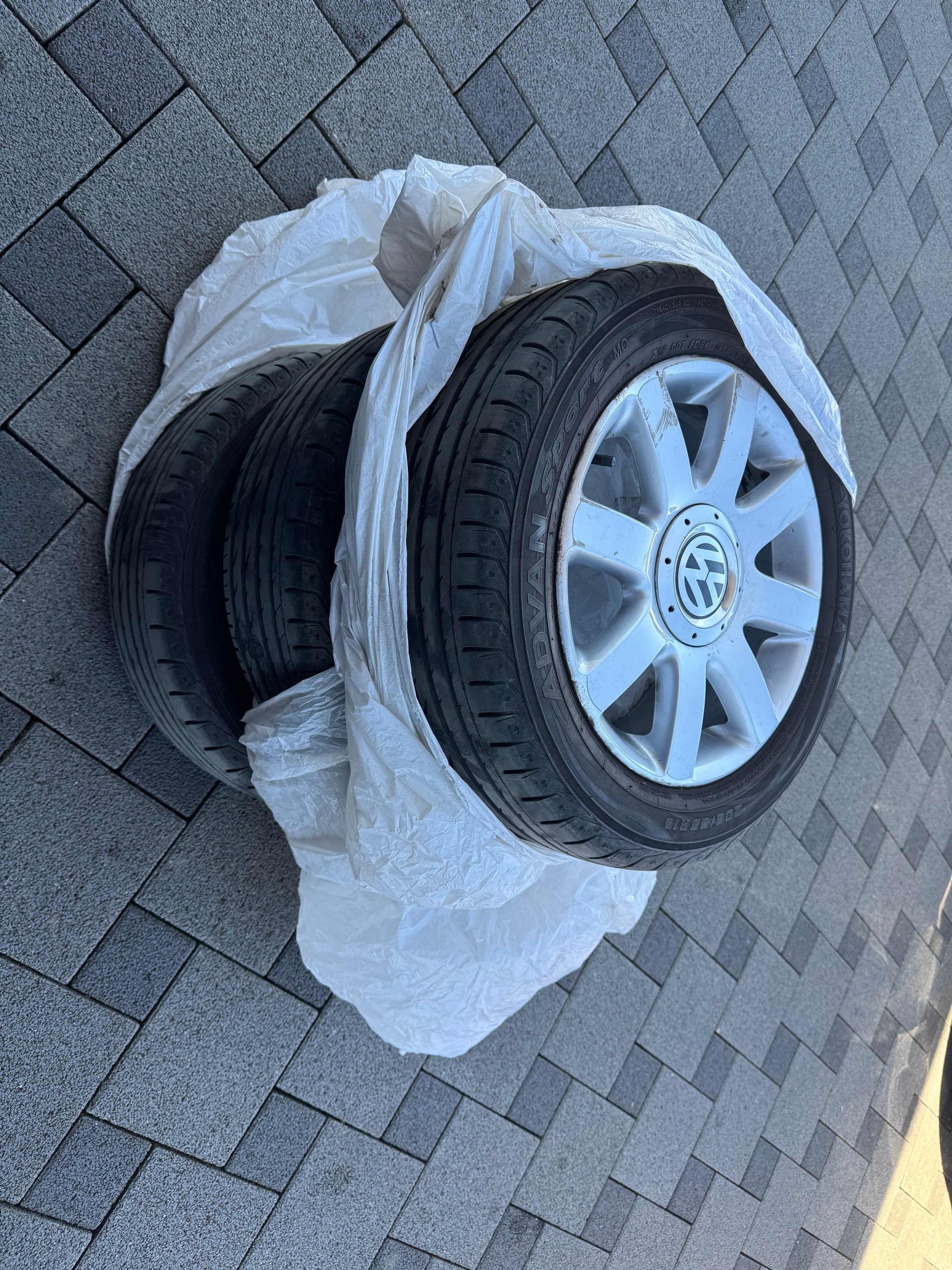 VW Touran 2.0 EcoFuel Highline-image-10
