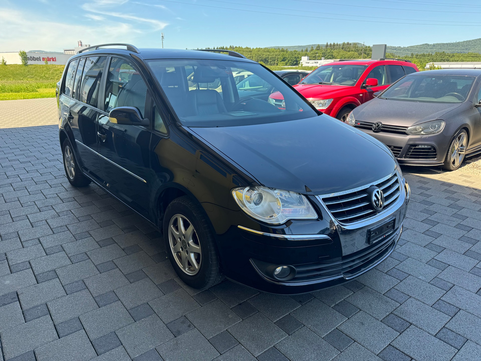 VW Touran 2.0 EcoFuel Highline-image-2
