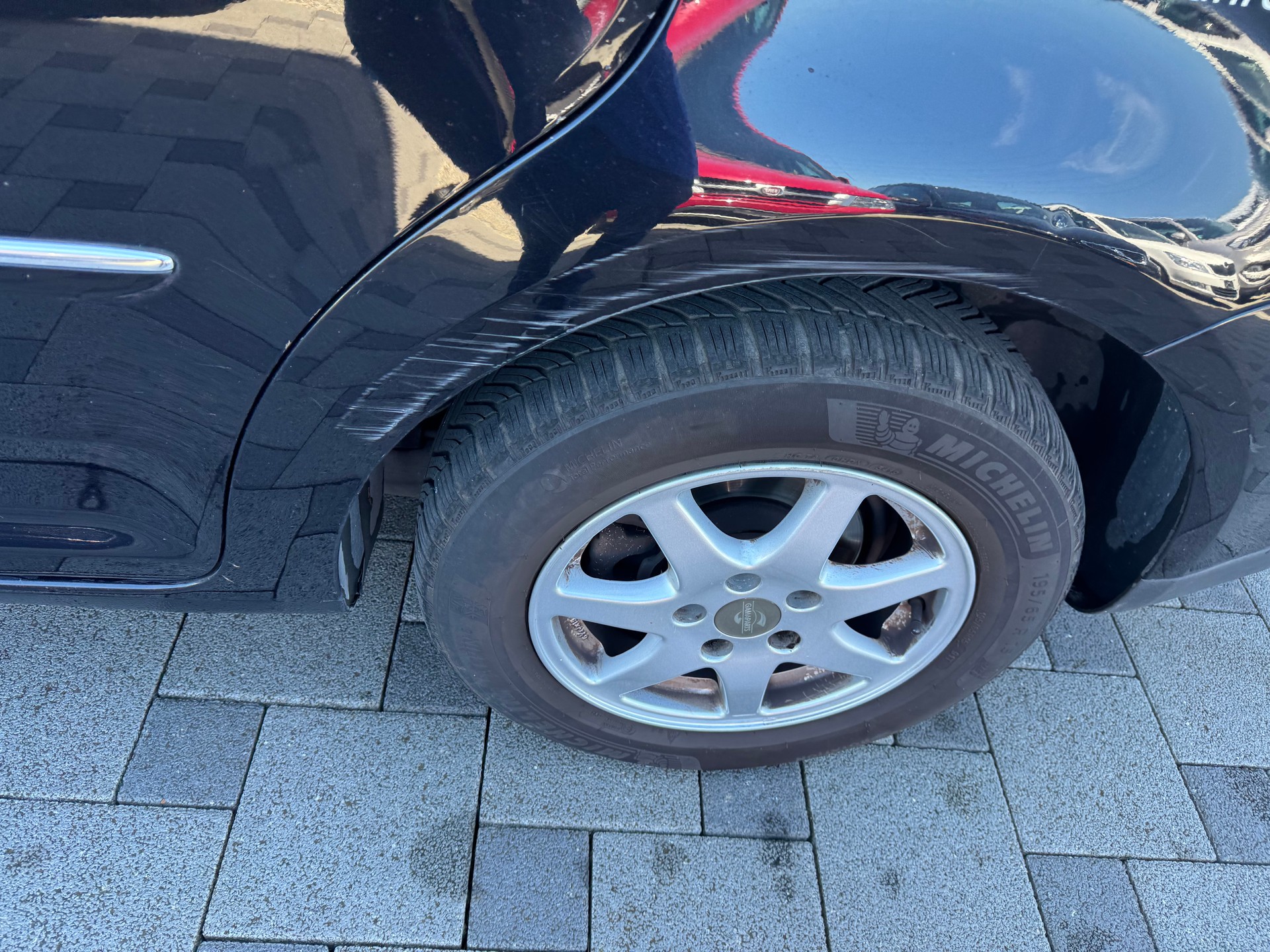 VW Touran 2.0 EcoFuel Highline-image-8