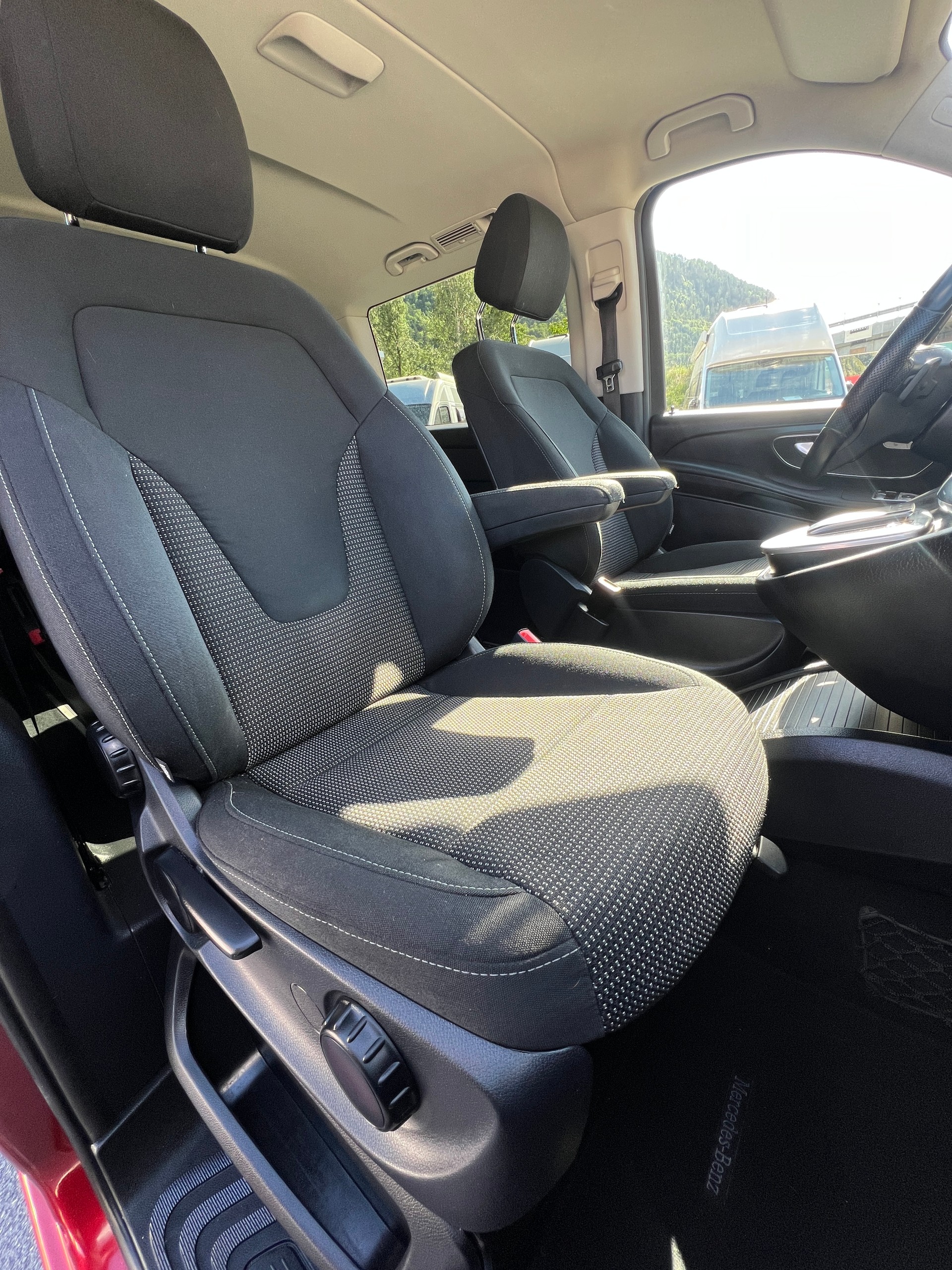 MERCEDES-BENZ V 250 d lang Trend 9G-Tronic-image-10