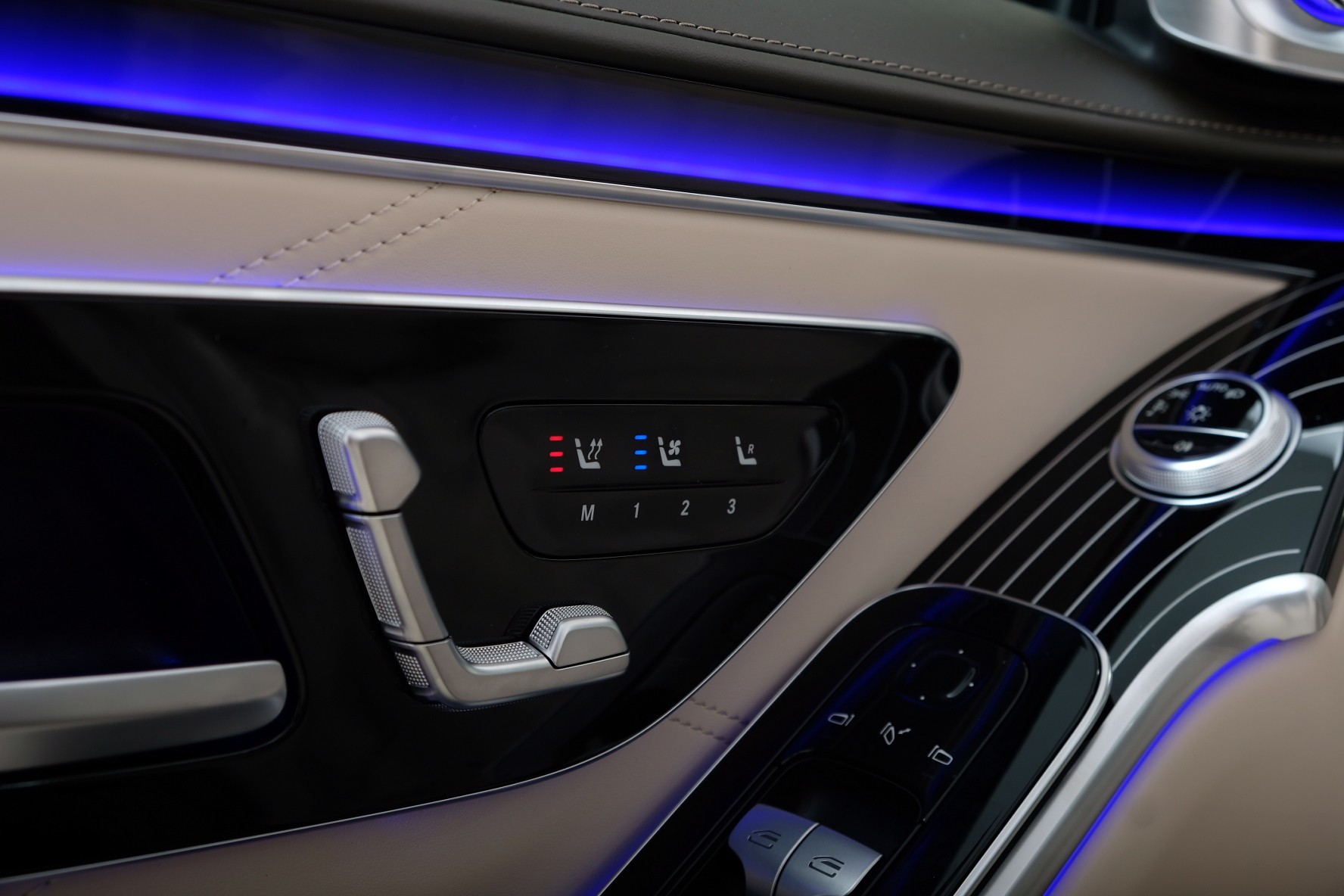 MERCEDES-BENZ S 580 4Matic Maybach First Class 9G-Tronic-image-11
