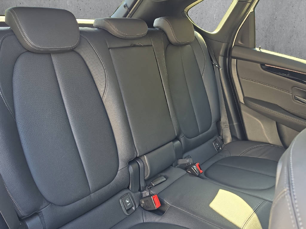 BMW 225xe Active Tourer-image-14