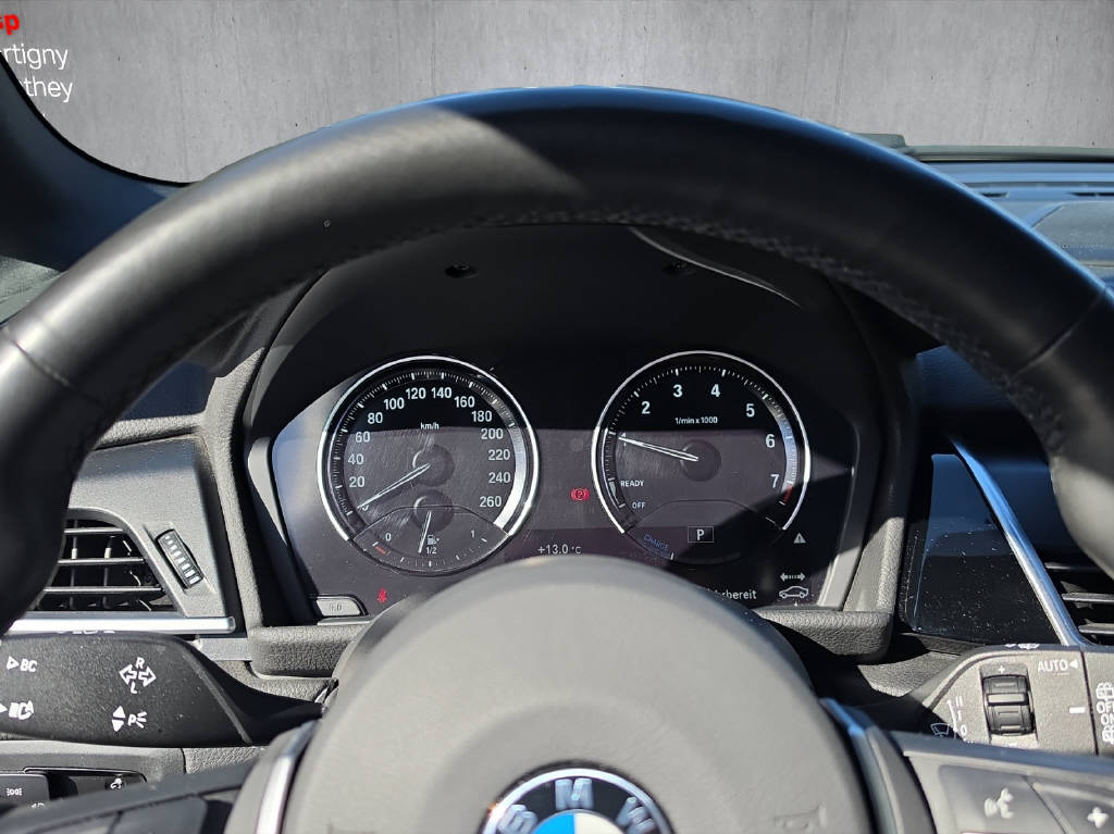 BMW 225xe Active Tourer-image-10