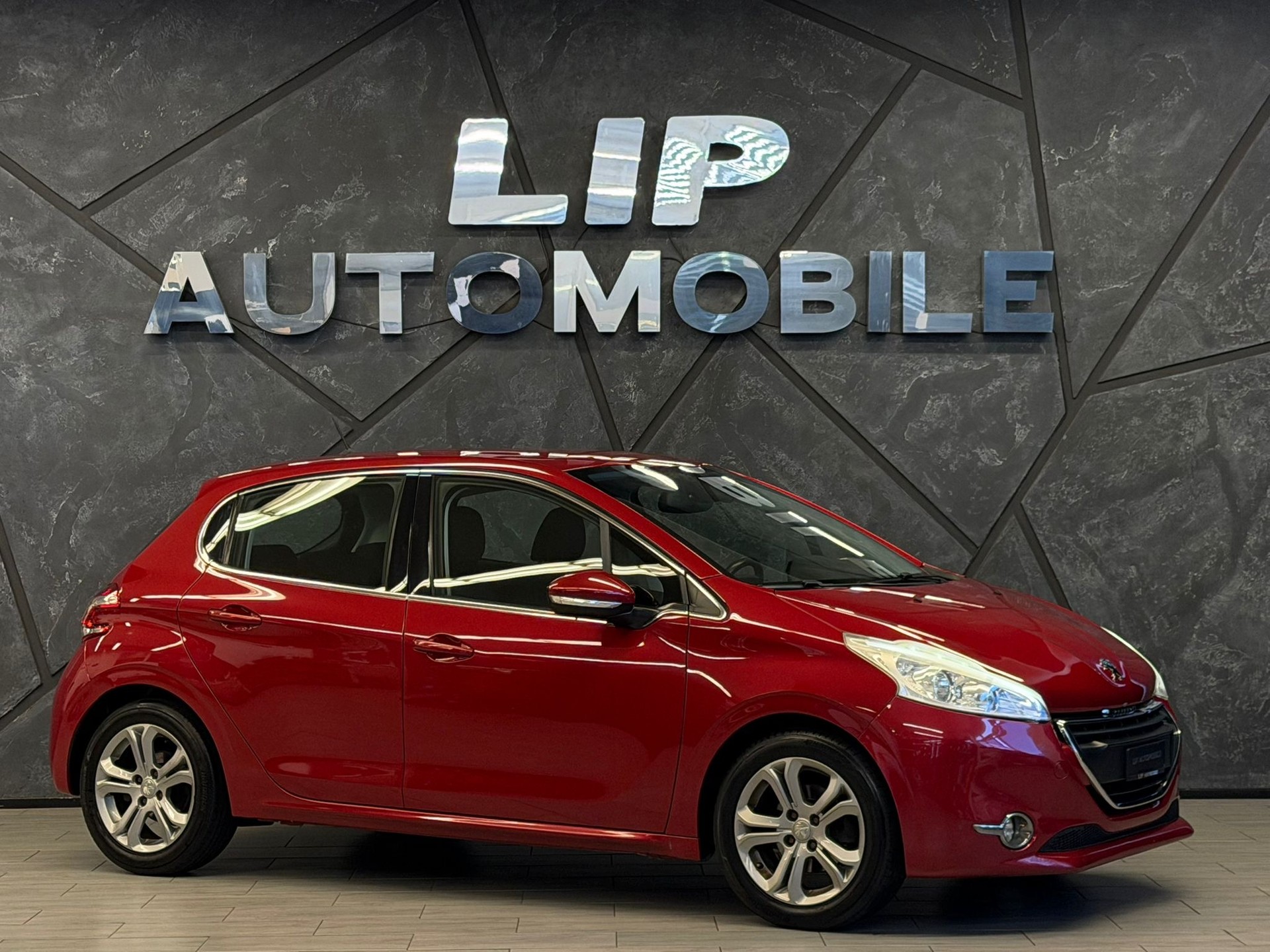 PEUGEOT 208 1.2 THP Allure-showroom-element-2