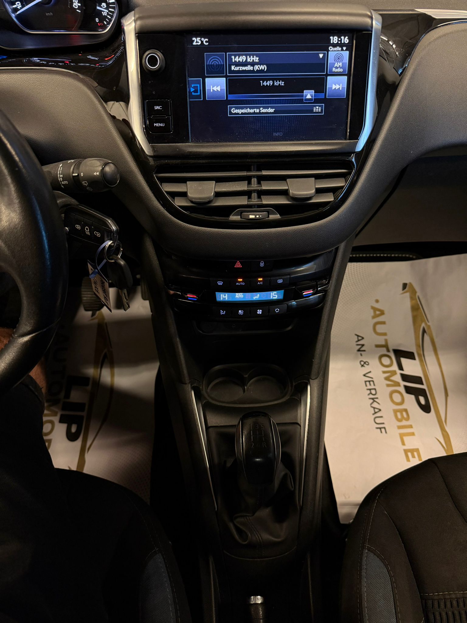 PEUGEOT 208 1.2 THP Allure-image-11
