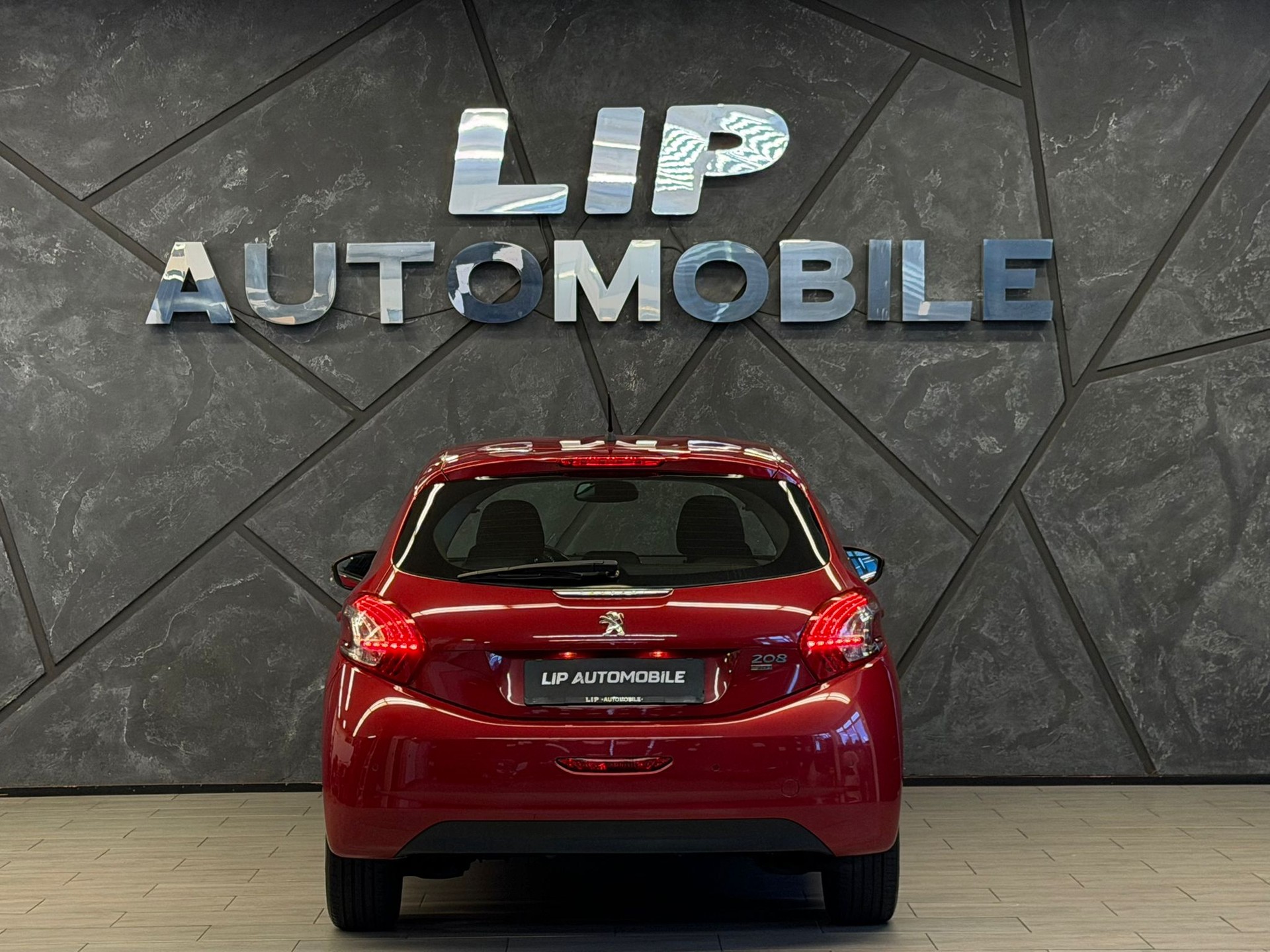 PEUGEOT 208 1.2 THP Allure-image-6