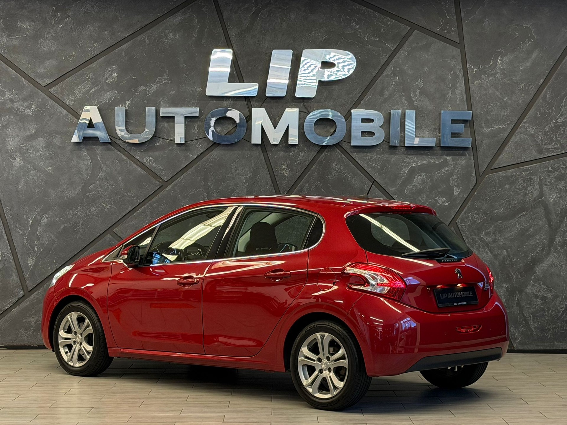 PEUGEOT 208 1.2 THP Allure-image-7