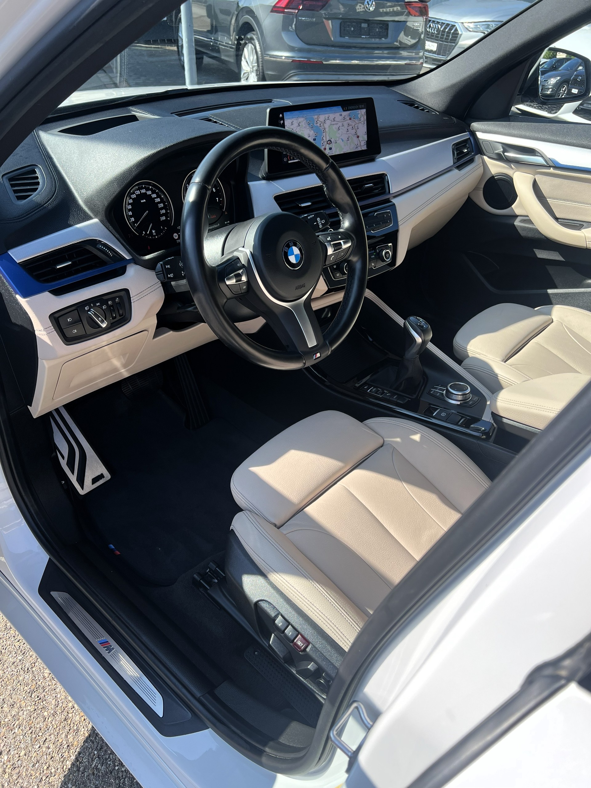 BMW X1 xDrive 25e M Sport Steptronic-image-16