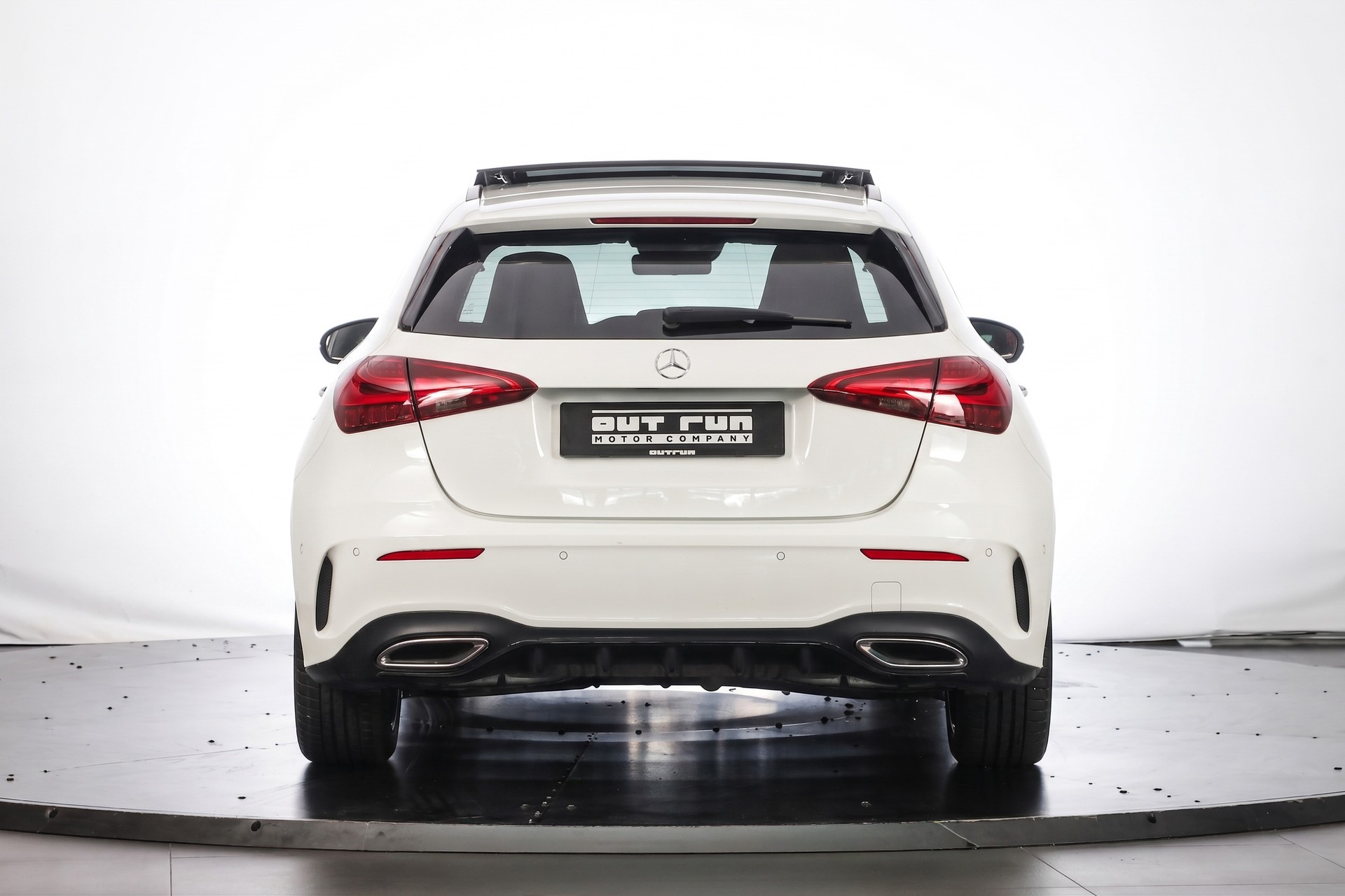 MERCEDES-BENZ A 180 7G-DCT-showroom-element-2