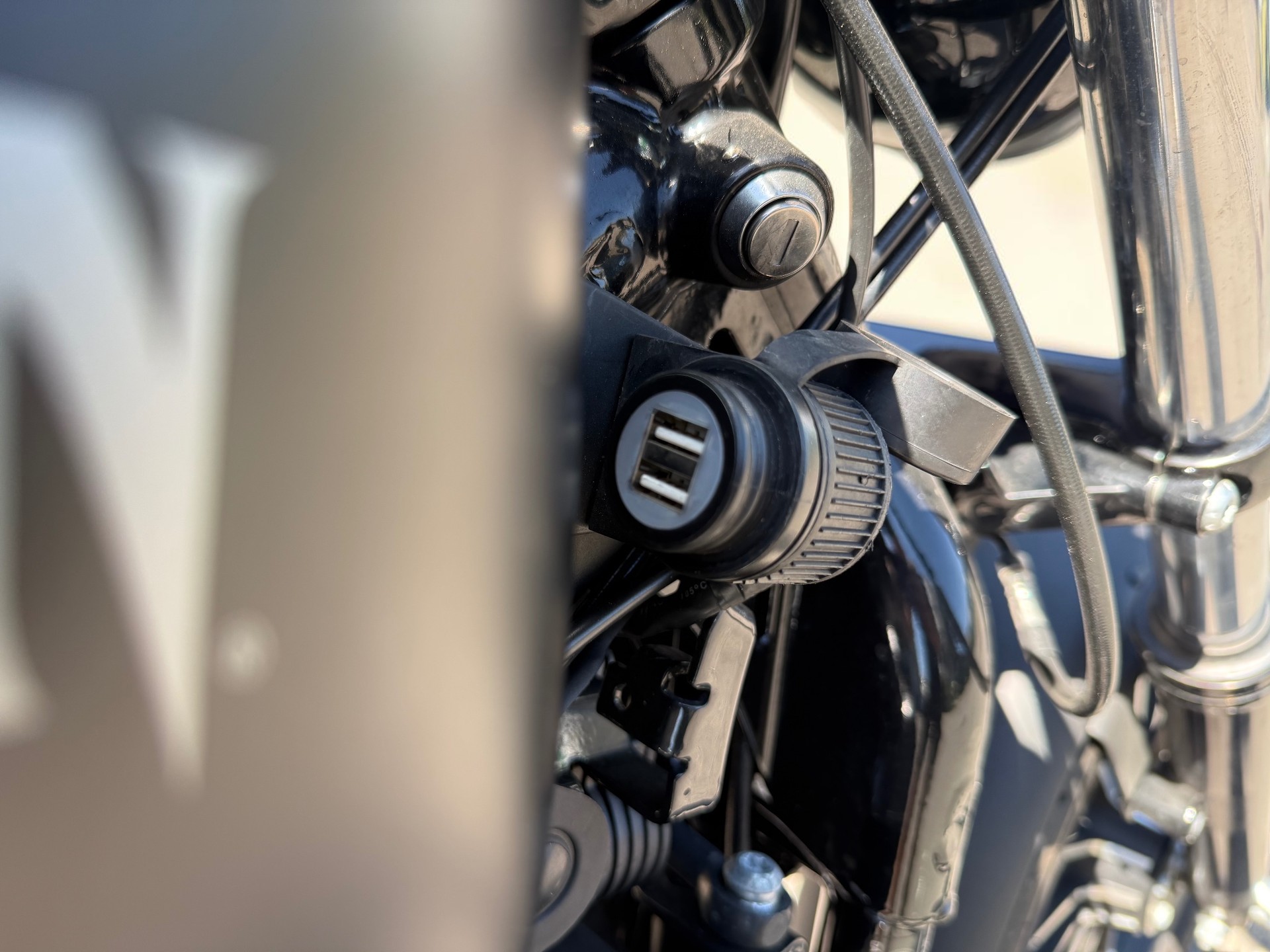 HARLEY-DAVIDSON XL 883 N Sportster Iron ABS-image-3