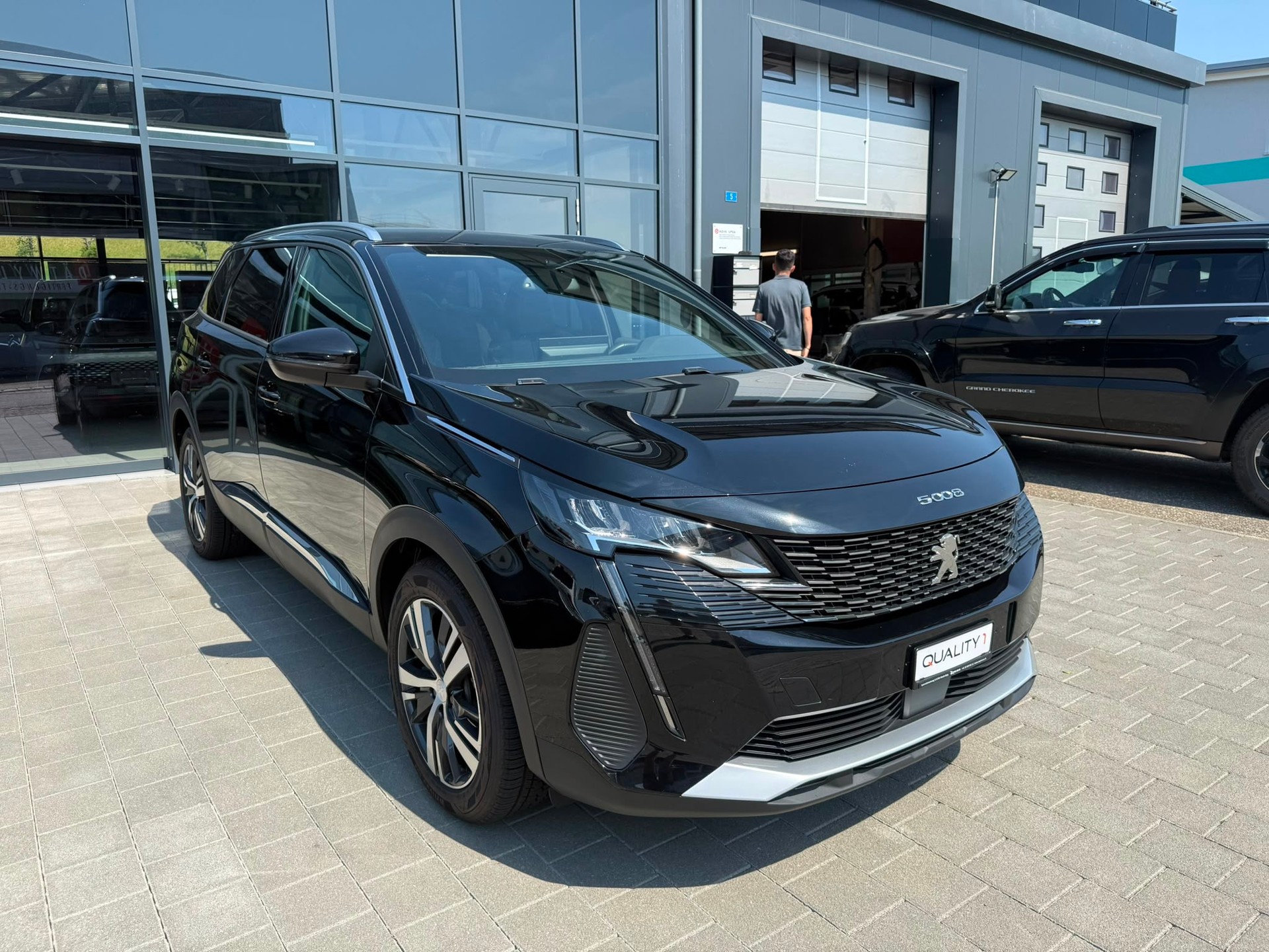PEUGEOT 5008 1.5 BlueHDi Allure Pack EAT8-showroom-element-3