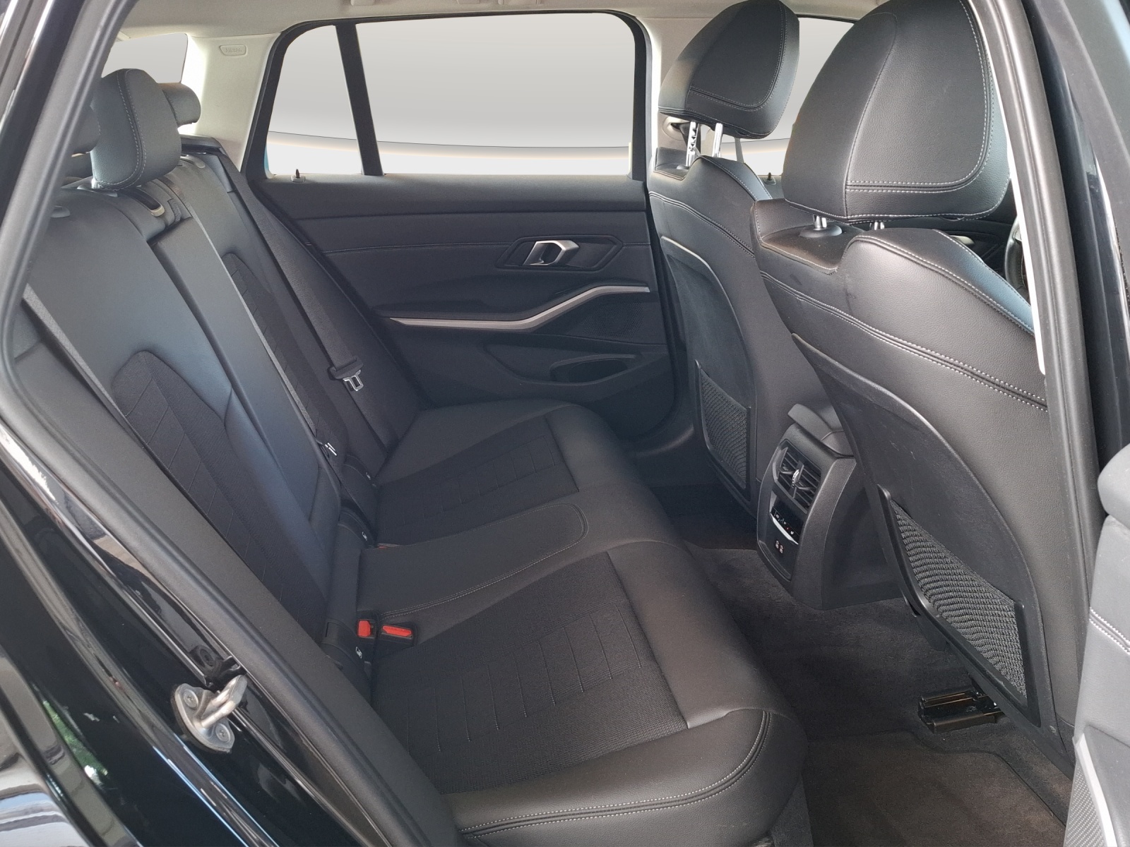 BMW 320d xDrive 48V Touring Steptronic // 1.Hand-image-10