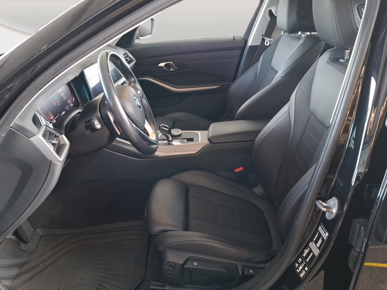 BMW 320d xDrive 48V Touring Steptronic // 1.Hand-image-8