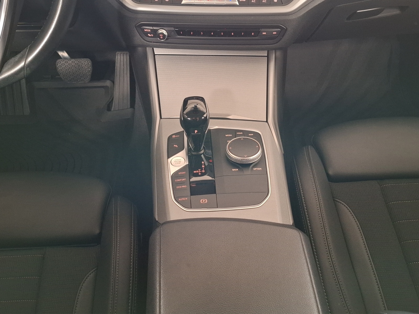 BMW 320d xDrive 48V Touring Steptronic // 1.Hand-image-12