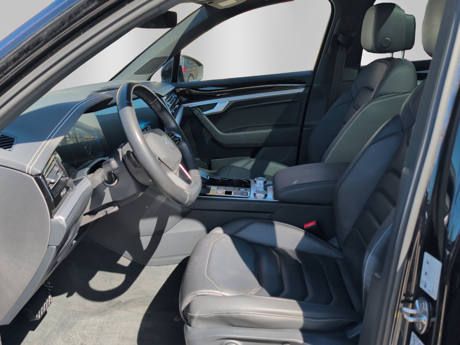 VW Touareg 3.0 TSI eHybrid Elegance Tiptronic-image-8