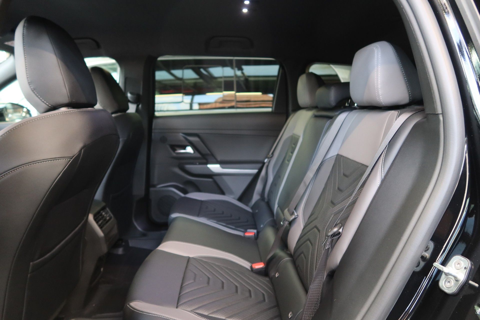 JEEP Compass 1.2 T e-Hybrid Fi-image-12