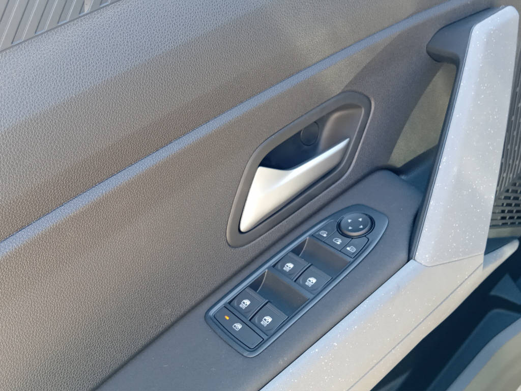 DACIA Duster 1.2 Hybrid Journey 4WD-image-10