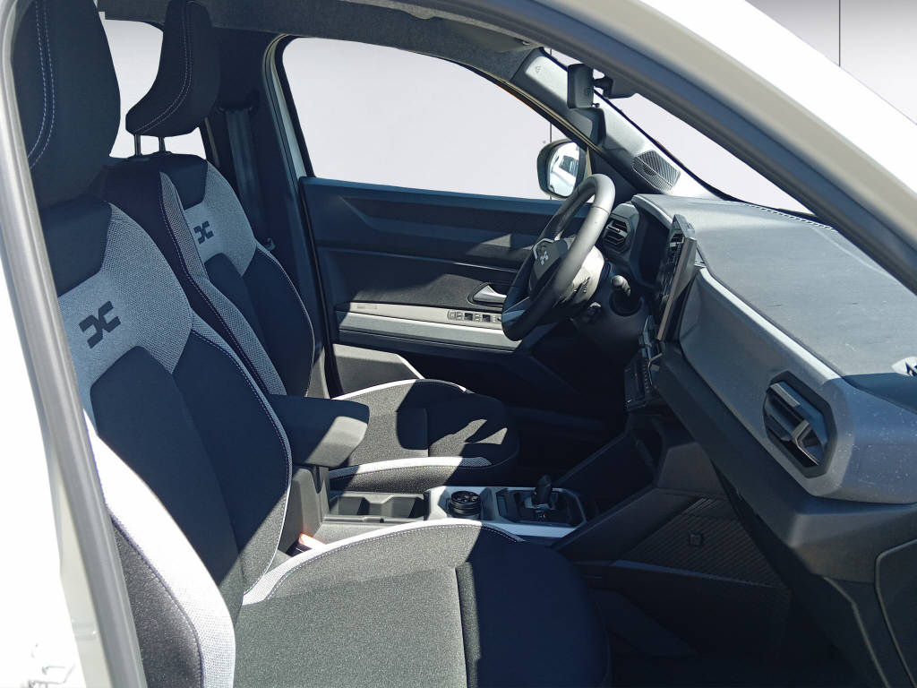 DACIA Duster 1.2 Hybrid Journey 4WD-image-13