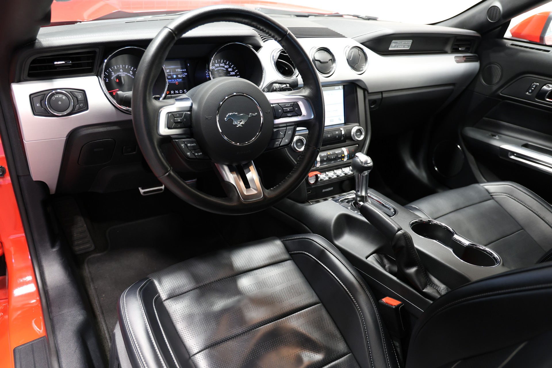 FORD Mustang Fastback 5.0 V8 GT Automat-image-18
