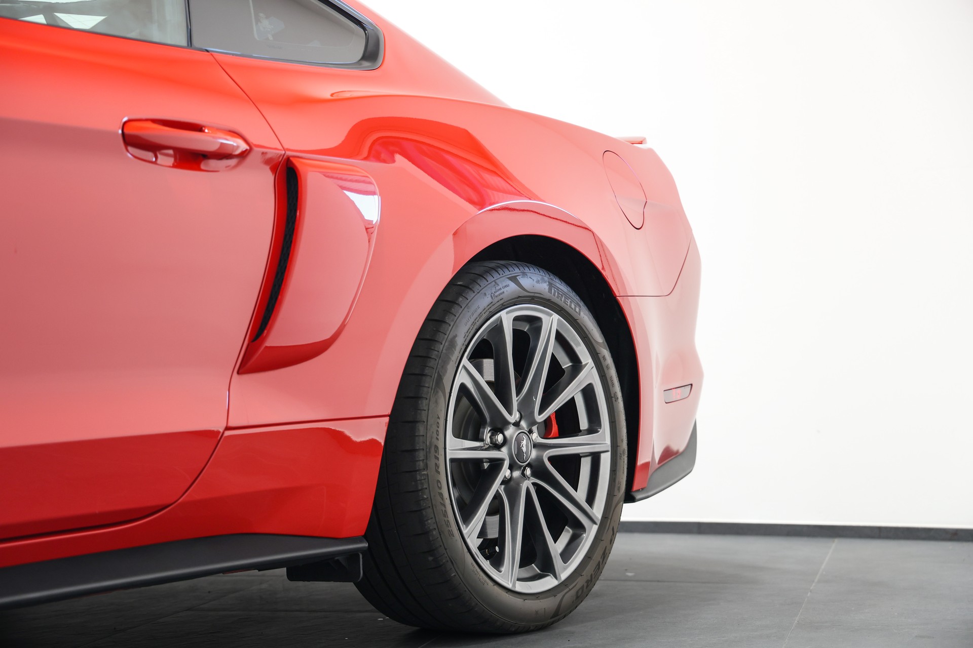 FORD Mustang Fastback 5.0 V8 GT Automat-image-9