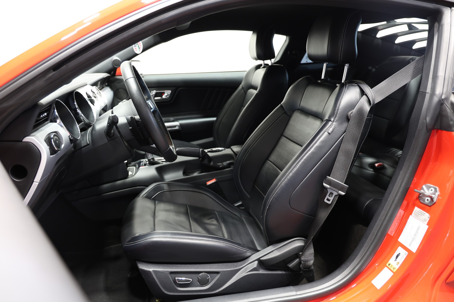 FORD Mustang Fastback 5.0 V8 GT Automat-image-19