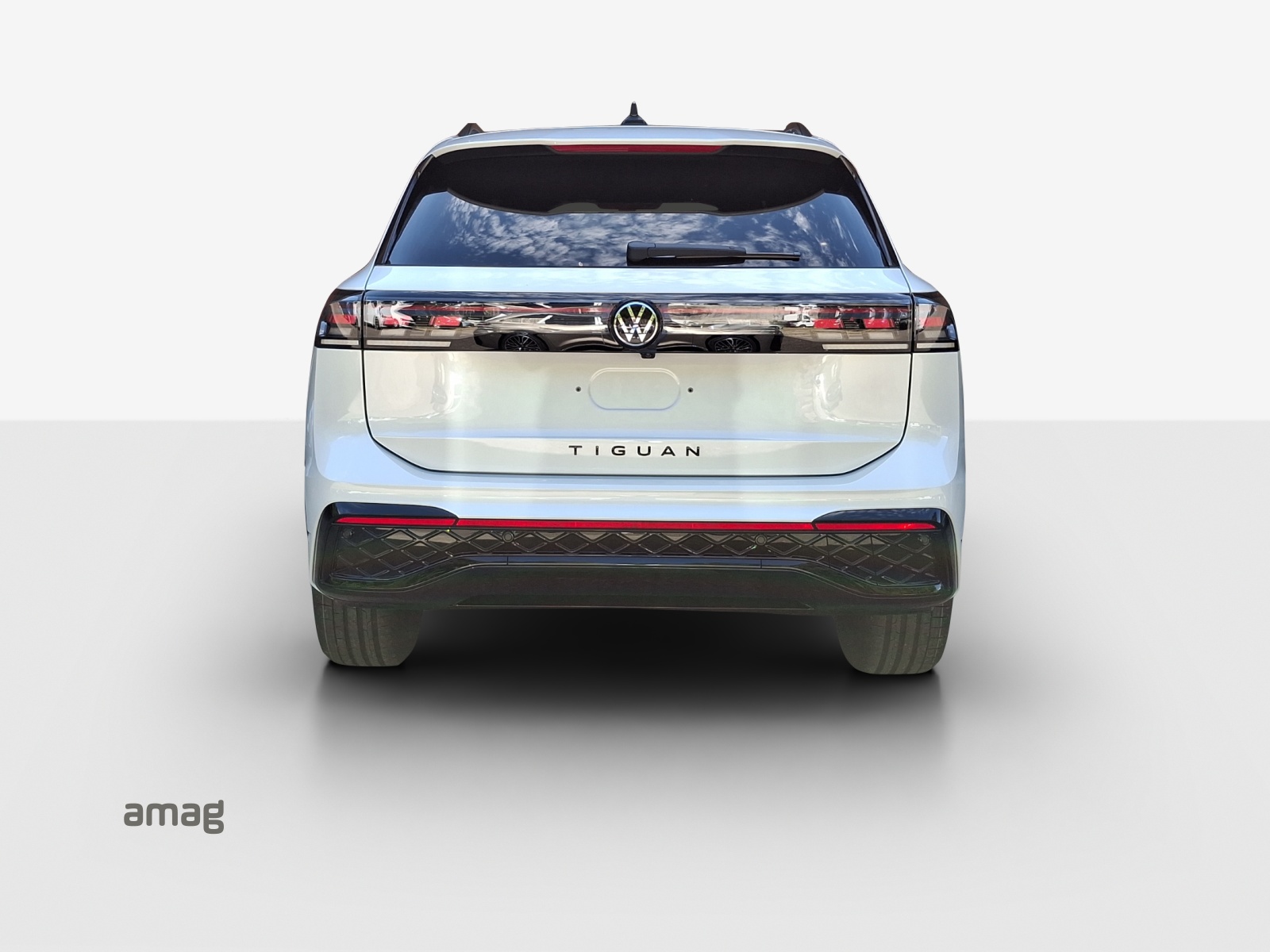VW Tiguan 2.0 TSI DSG R-Line Plus 4Motion-showroom-element-3