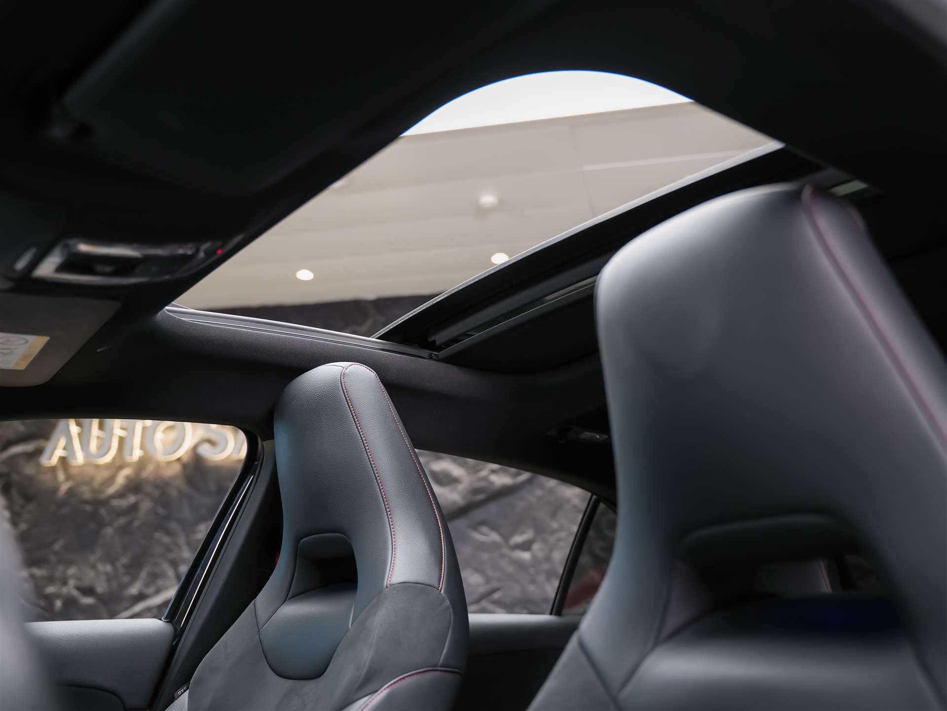MERCEDES-BENZ A 35 AMG 4Matic Speedshift *CH Auto*Panorama*Burmester*El. Sitze mit Memory*-image-11