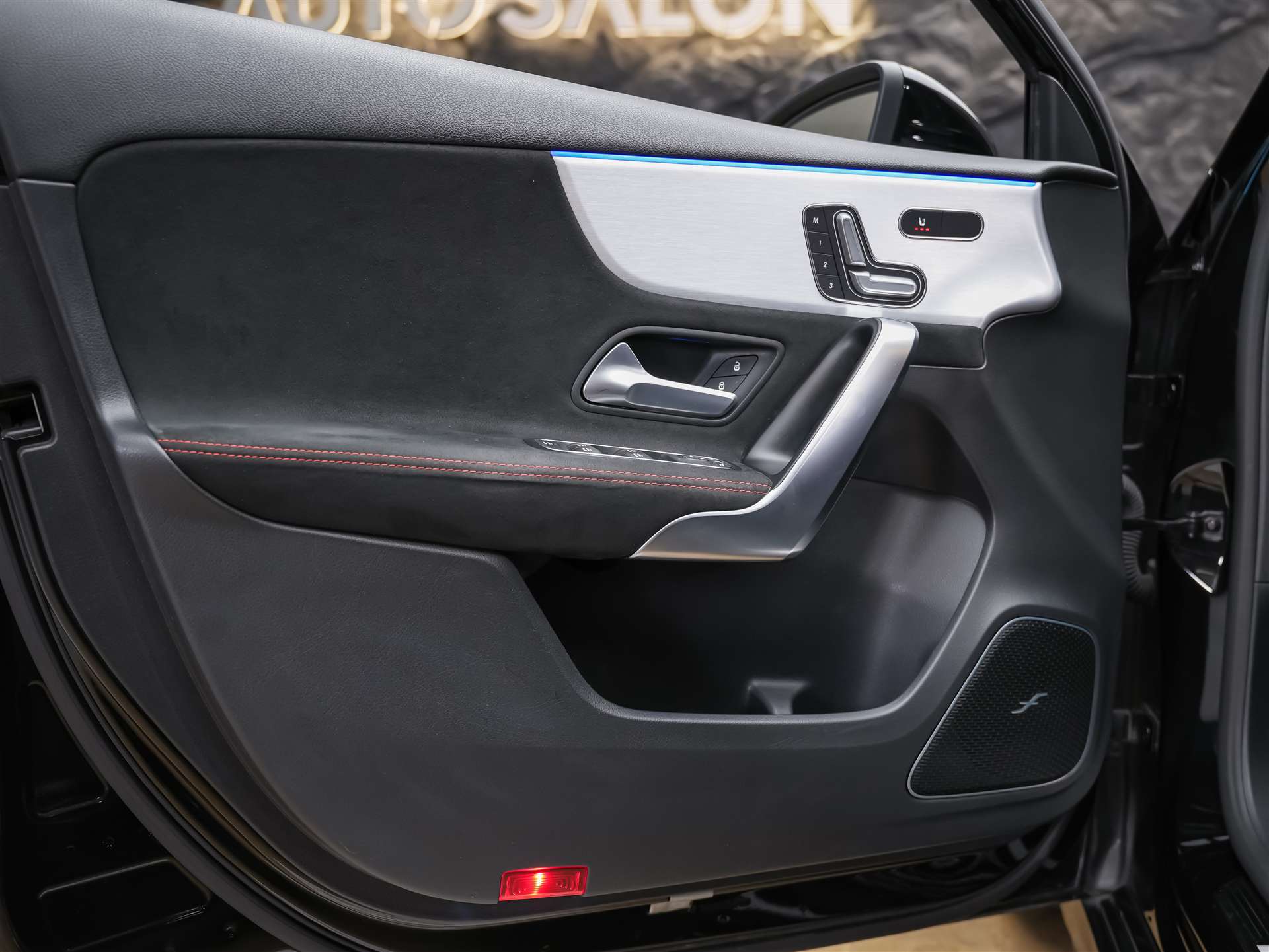 MERCEDES-BENZ A 35 AMG 4Matic Speedshift *CH Auto*Panorama*Burmester*El. Sitze mit Memory*-image-24