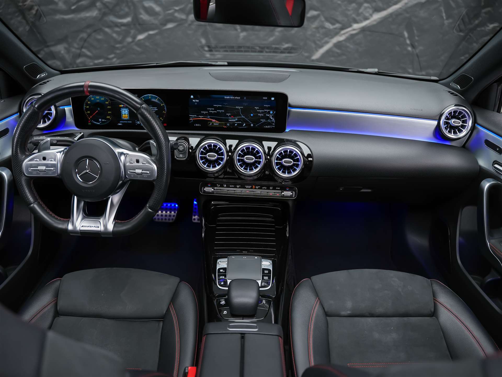 MERCEDES-BENZ A 35 AMG 4Matic Speedshift *CH Auto*Panorama*Burmester*El. Sitze mit Memory*-image-19