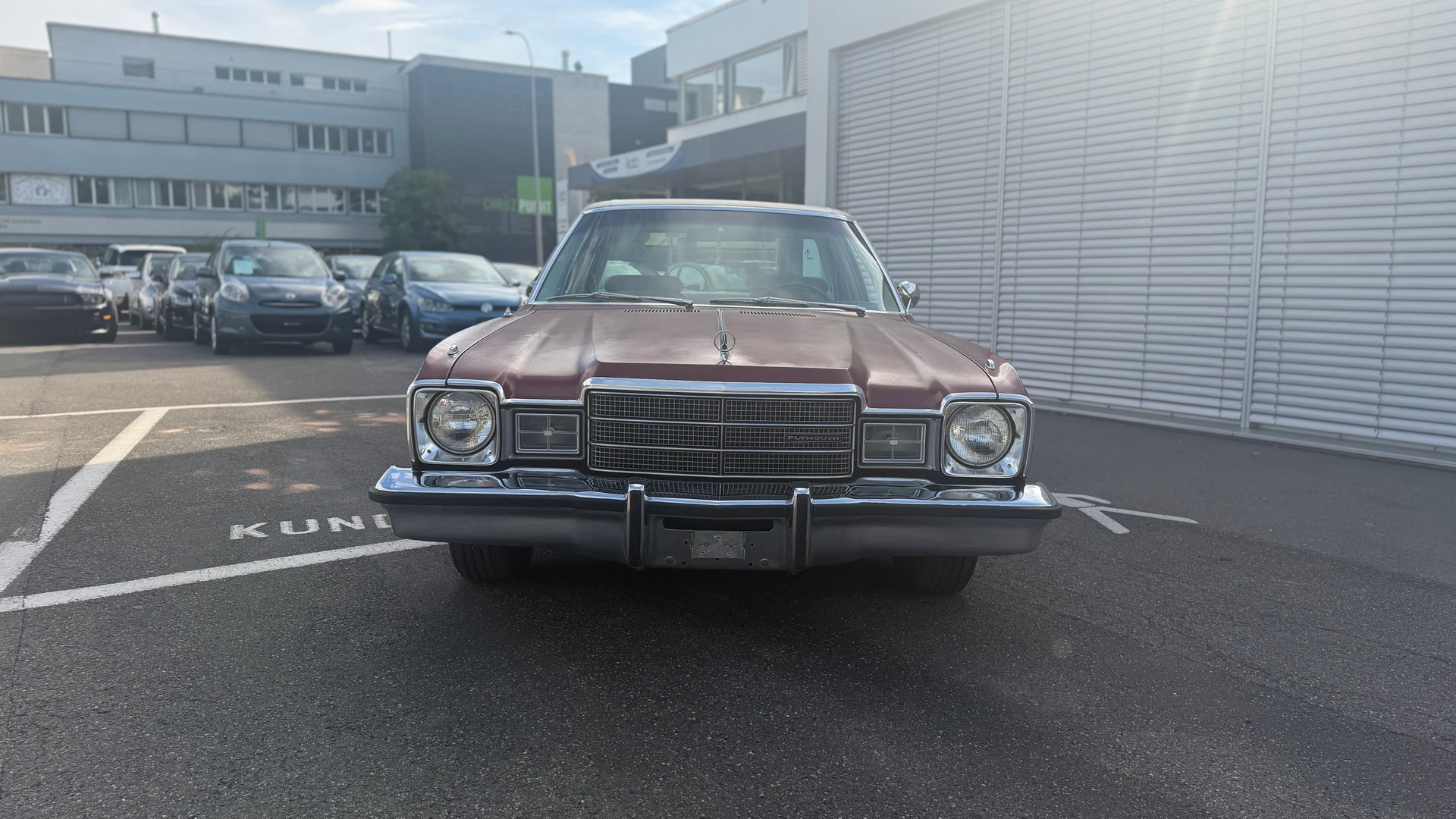 PLYMOUTH Volare-showroom-element-1
