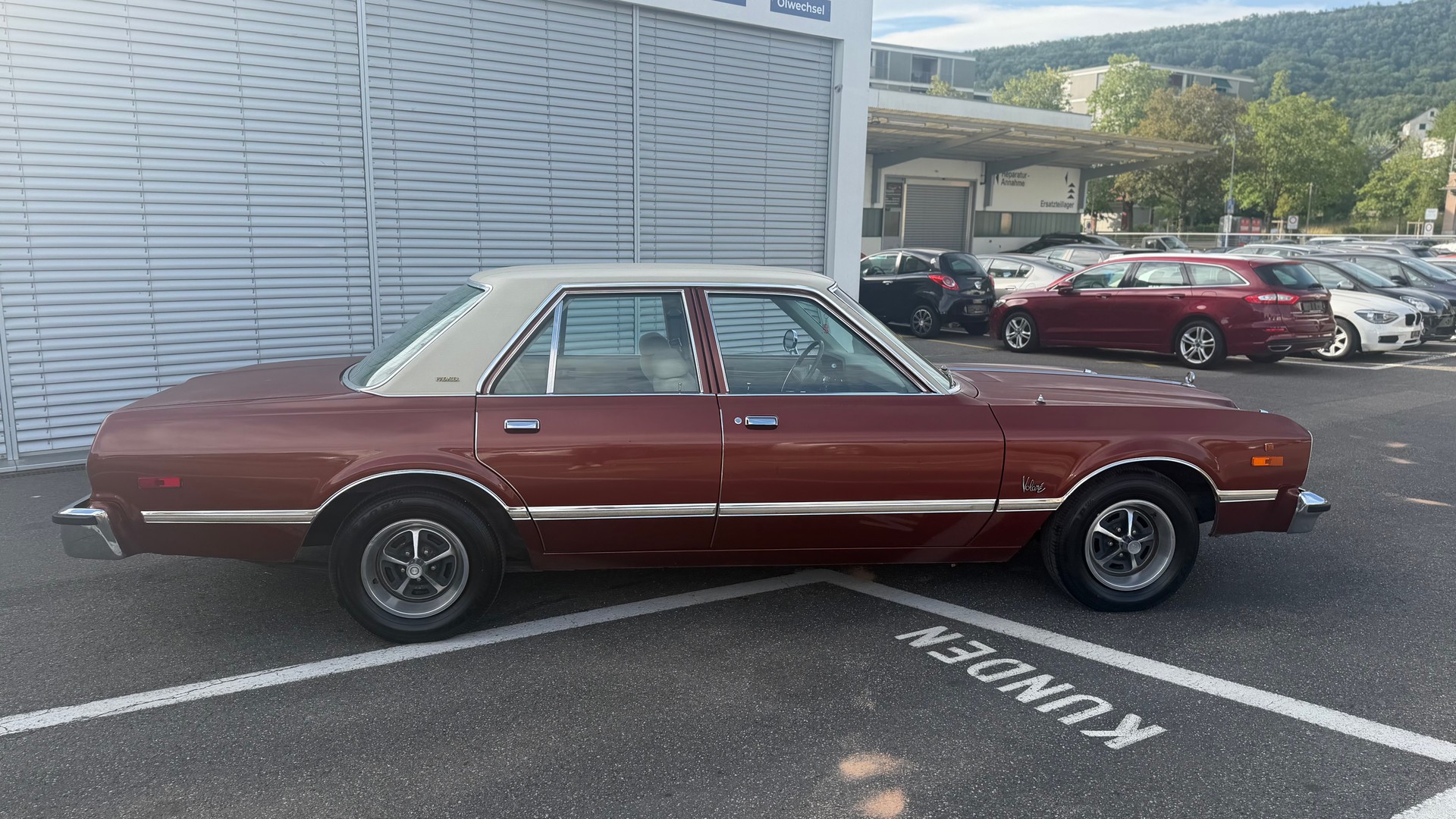 PLYMOUTH Volare-showroom-element-3