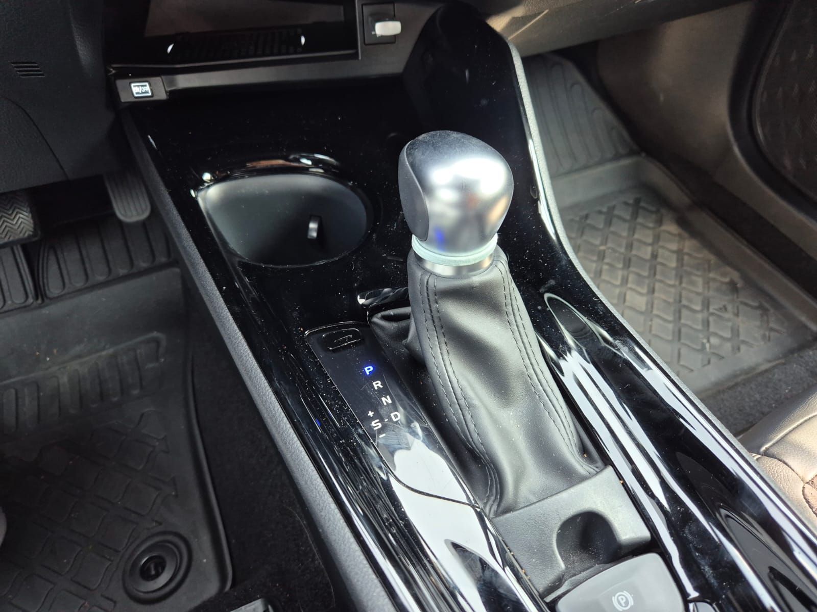 TOYOTA 2.0 VVTi HSD Move-image-17
