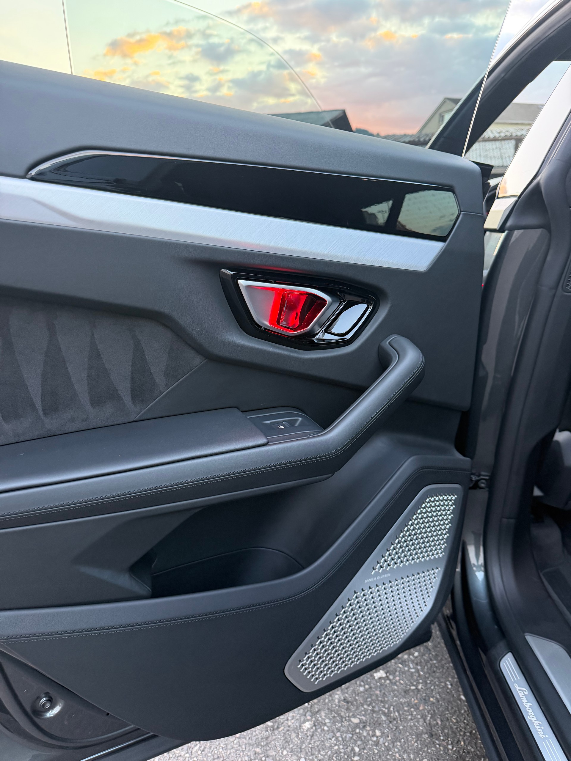 LAMBORGHINI Urus E-Gear-image-12