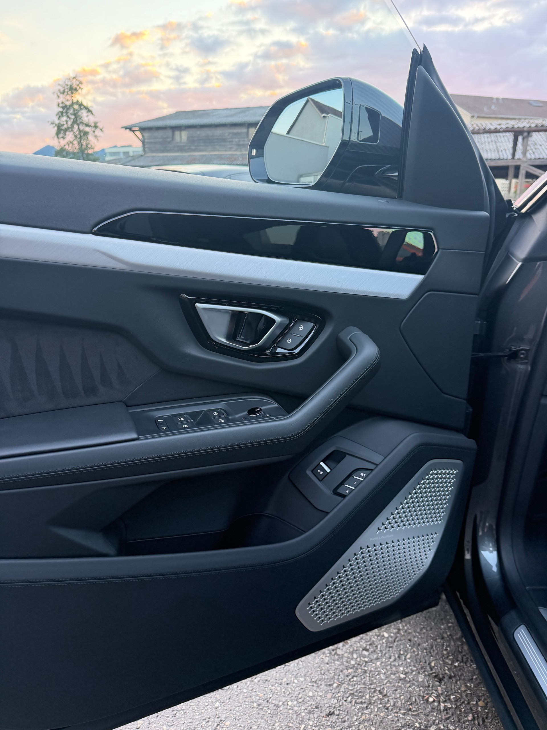 LAMBORGHINI Urus E-Gear-image-13