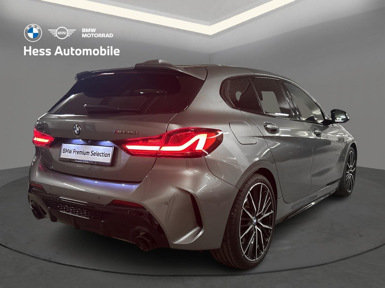 BMW M135i xDrive-showroom-element-2