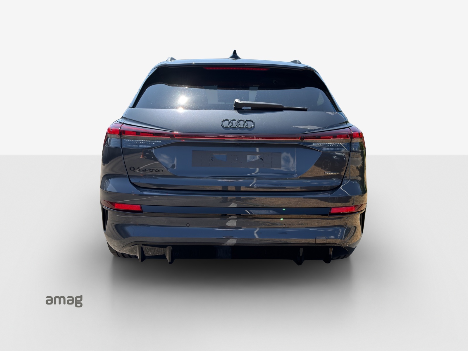 AUDI Q4 e-tron SUV quattro performance-showroom-element-3