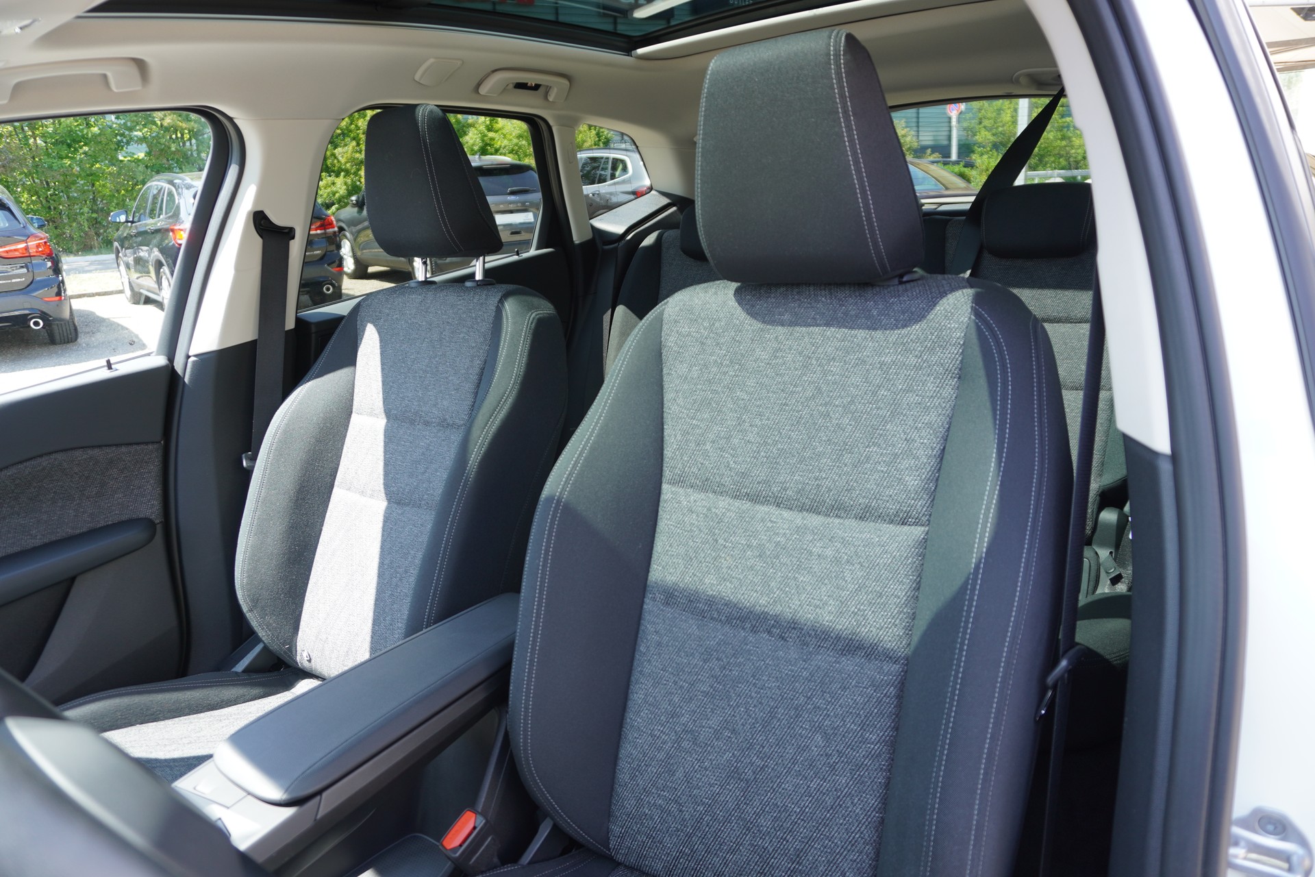 BMW 225e xDrive Active Tourer-image-17