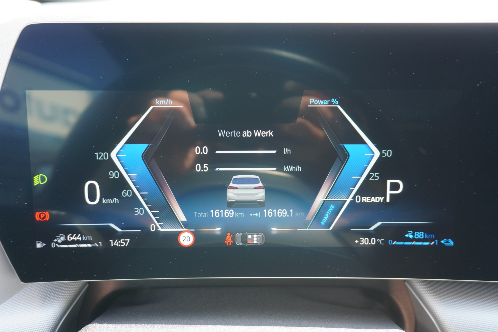 BMW 225e xDrive Active Tourer-image-21