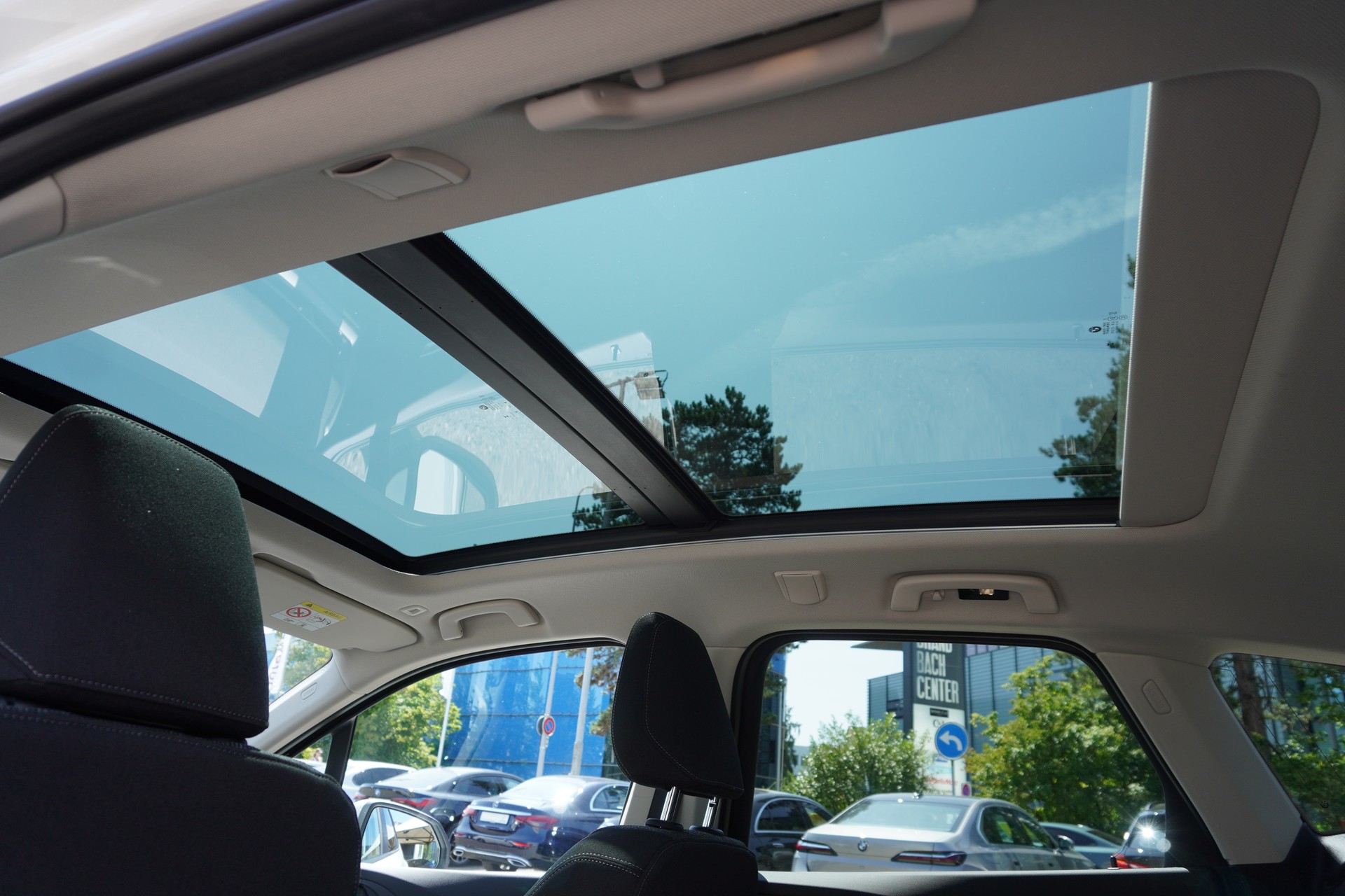 BMW 225e xDrive Active Tourer-image-31