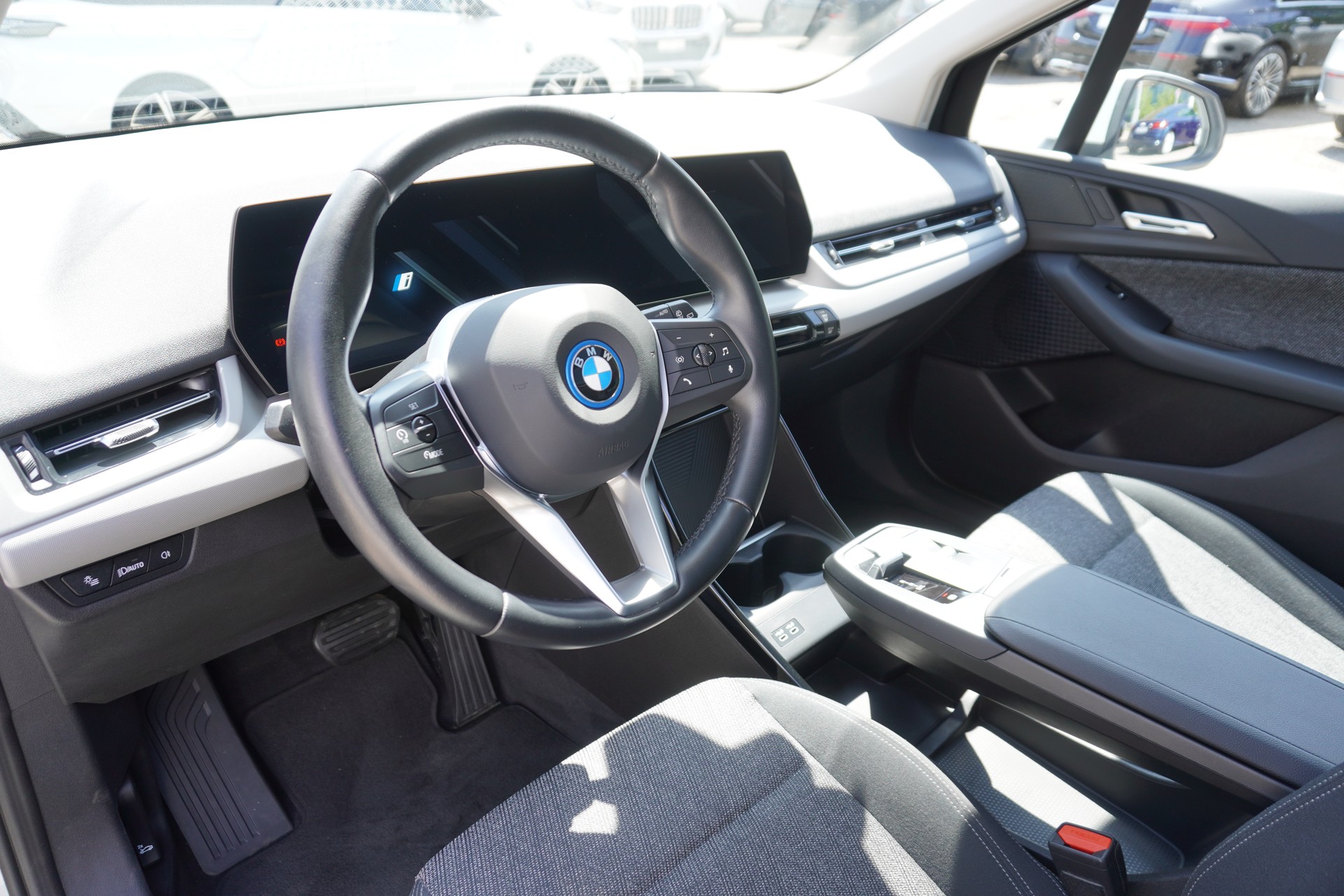 BMW 225e xDrive Active Tourer-image-14